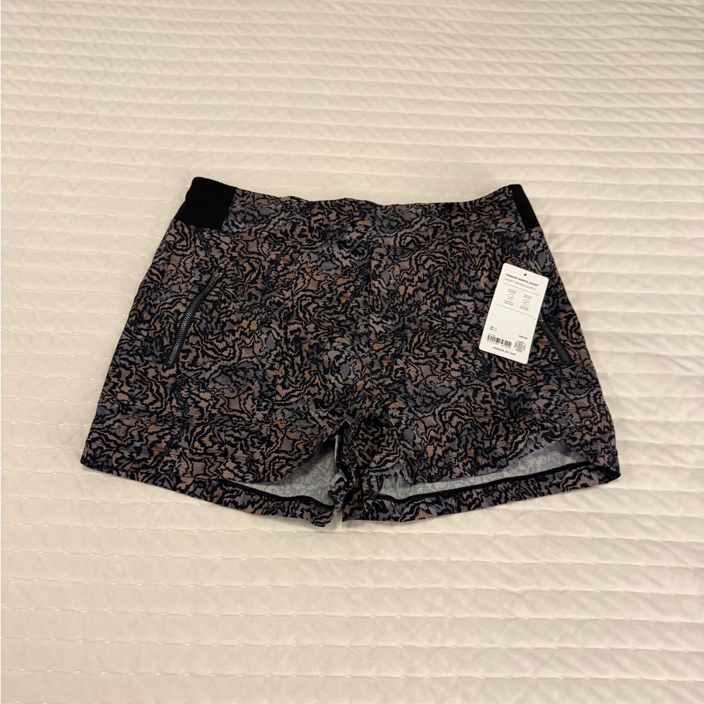 NWT Athleta Trekkie North Shorts - Size 14